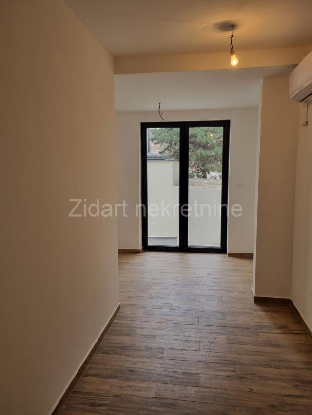 Prespanska, lux stan 72m2+ 30 m2 terase