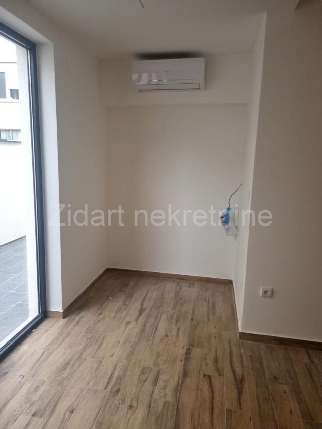 Prespanska, lux stan 72m2+ 30 m2 terase