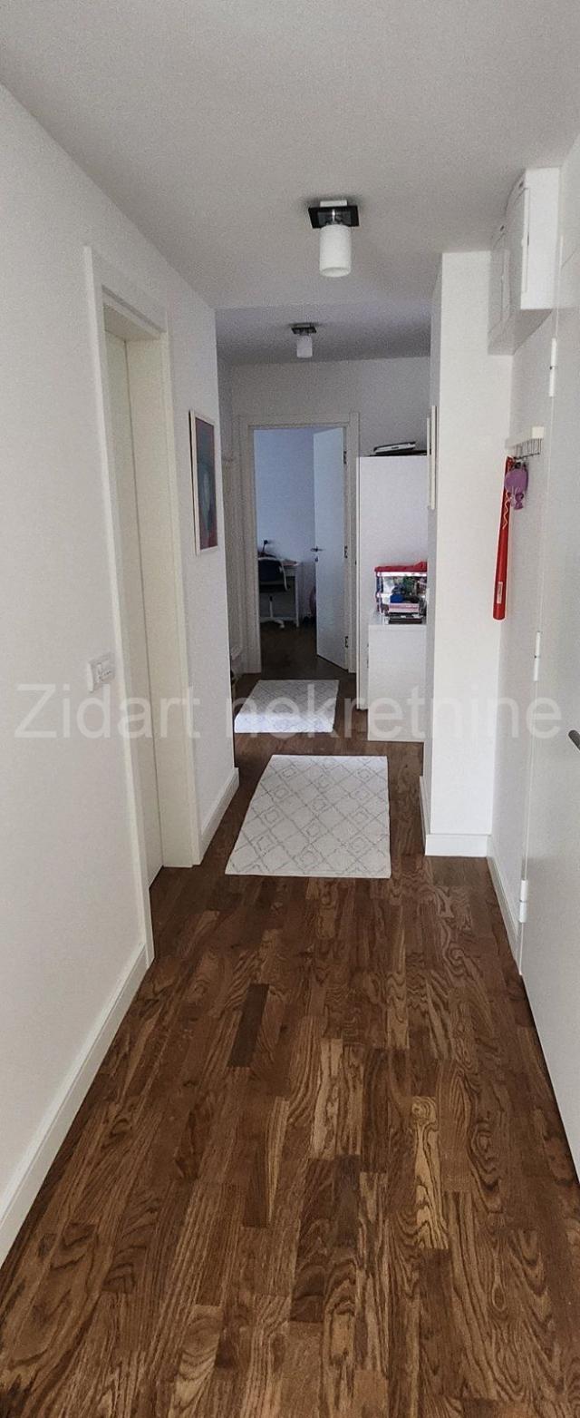 Zemun, Centar, ul. Skadarska, 3. 0, 77. 62m2, prizemlje