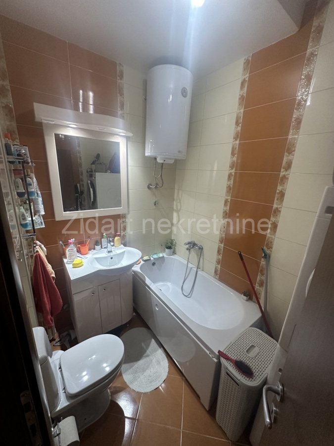 Zemun, Gornji grad, novija gradnja, 72m2