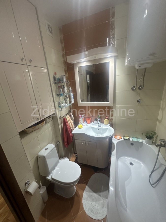 Zemun, Gornji grad, novija gradnja, 72m2