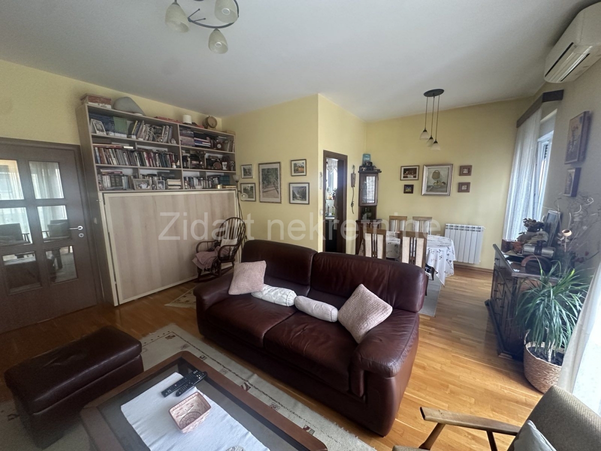 Zemun, Gornji grad, novija gradnja, 72m2