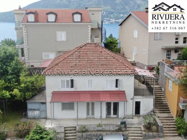 Dvoetazna kuca Herceg Novi stari grad