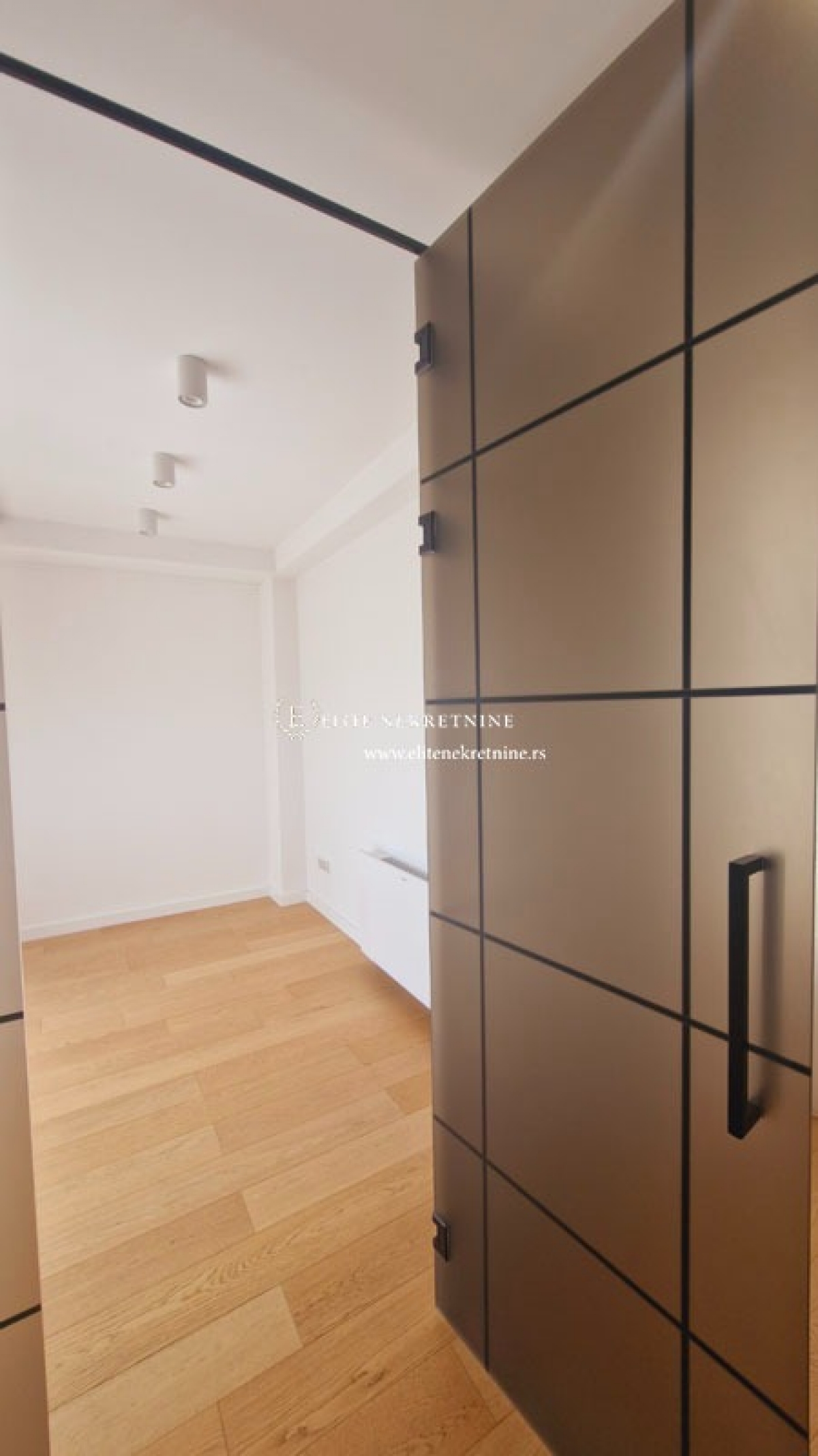 Izdavanje-Penthouse Vracar, terasa 85m2, 2 garazna mesta