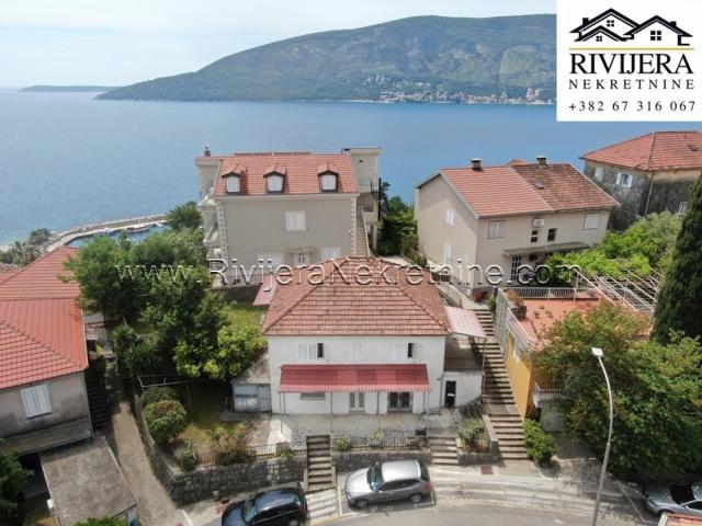 Dvoetazna kuca Herceg Novi stari grad