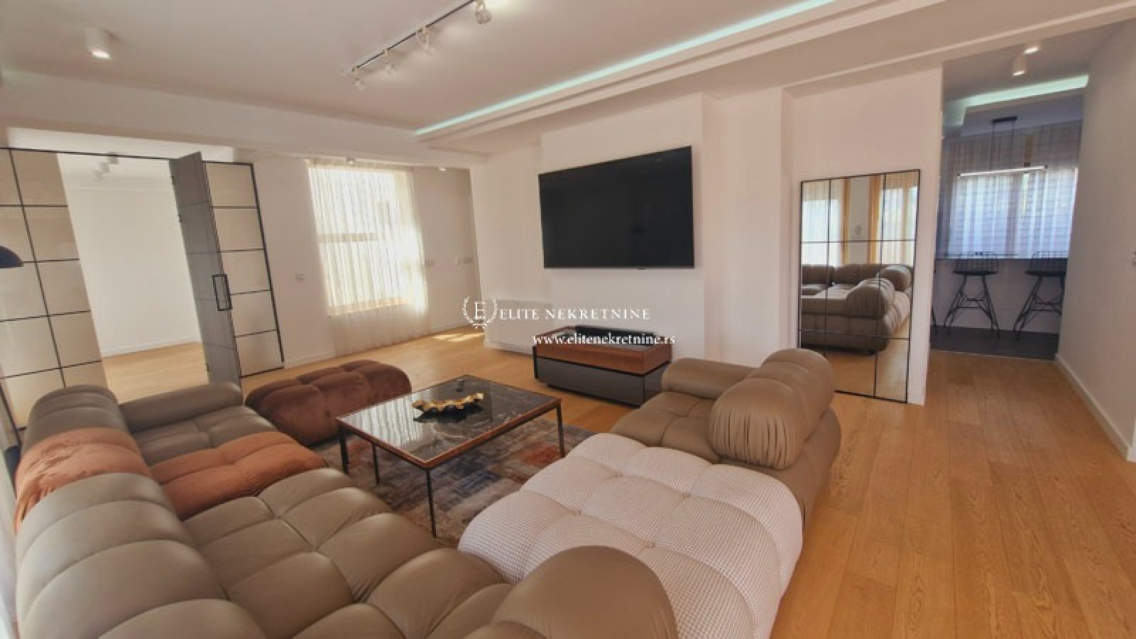 Izdavanje-Penthouse Vracar, terasa 85m2, 2 garazna mesta