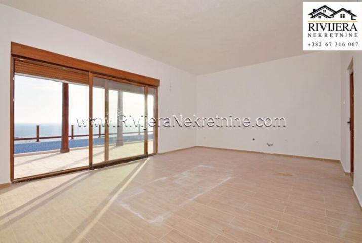 Newly built house with sea view in Lustica