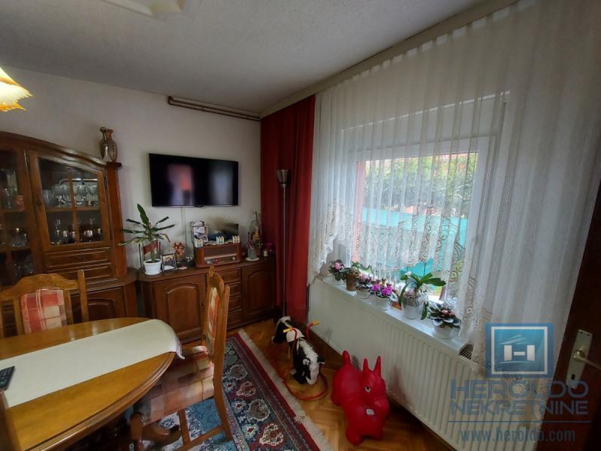 Two houses with a total area of 198m2 on a plot of 8a in the village of Rakitovo