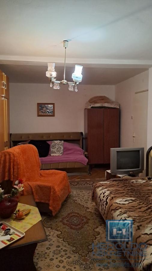 Comfortable furnished two-room apartment in Pivara