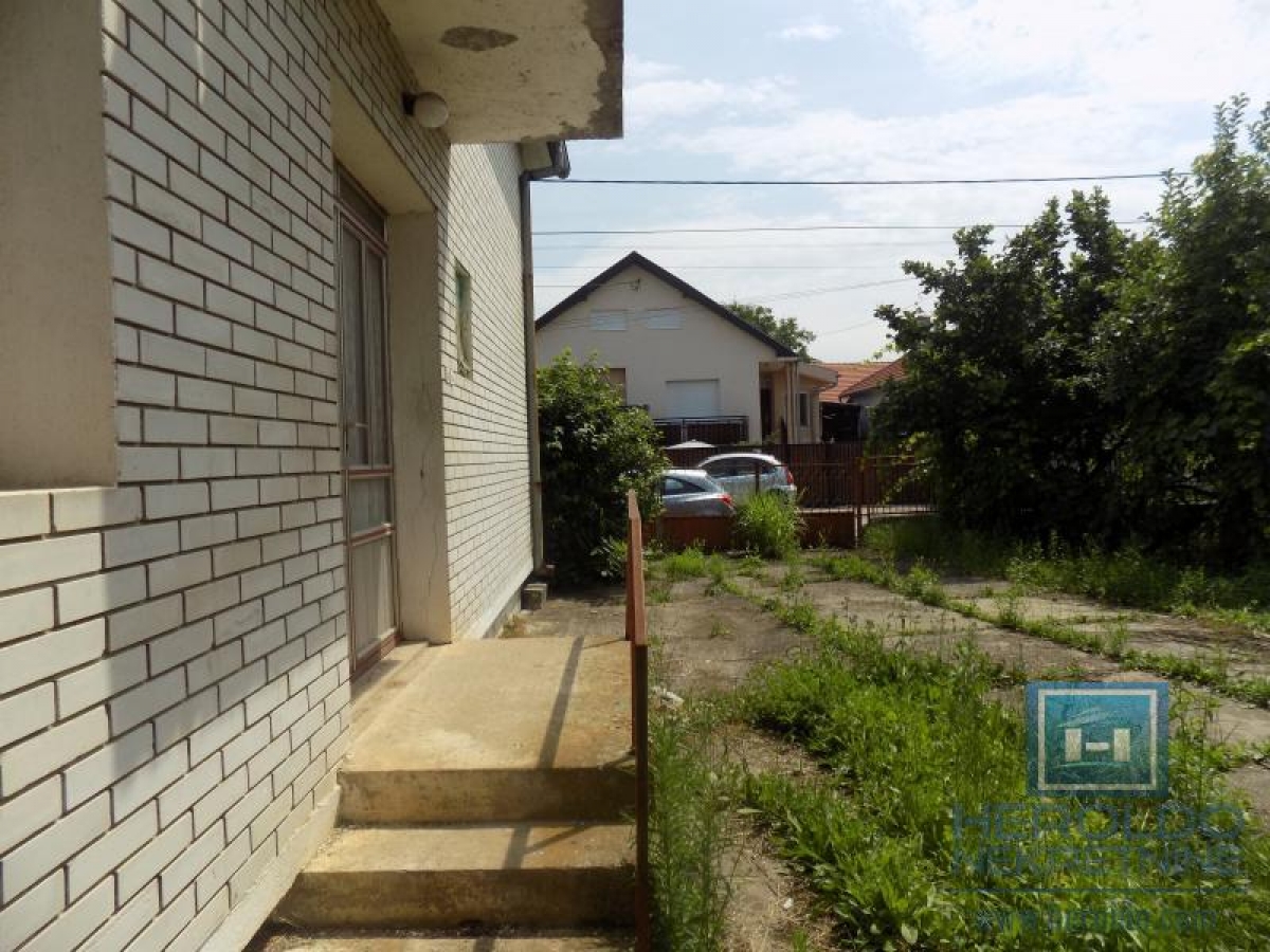 A one-story house for sale in Ćuprija on a plot of 9 ares