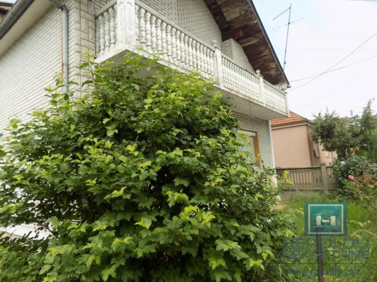 A one-story house for sale in Ćuprija on a plot of 9 ares