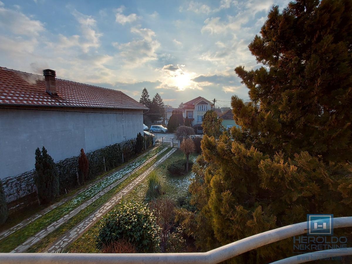 Porodična kuća od 176m2 u širem centru grada