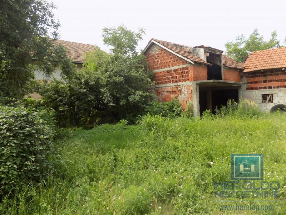 A one-story house for sale in Ćuprija on a plot of 9 ares