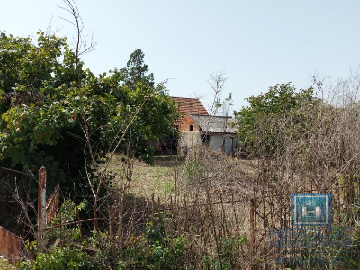 A house with a plot of 18 a.m. in the Panjevački rit settlement