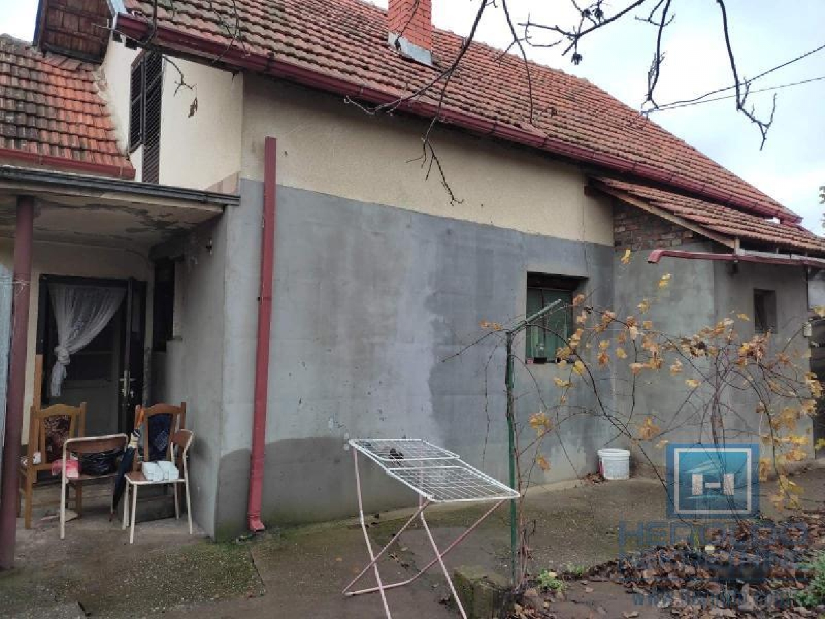 Storey house, Tabane