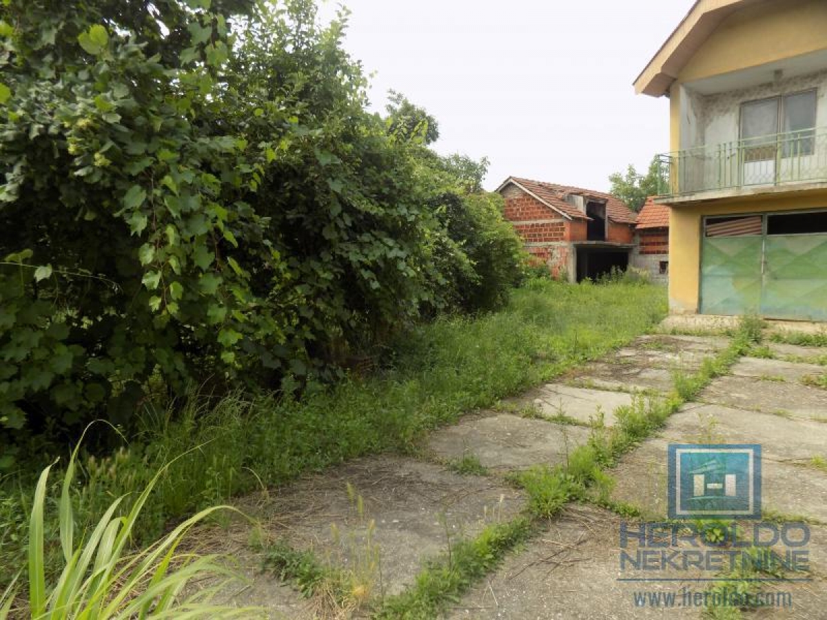 A one-story house for sale in Ćuprija on a plot of 9 ares