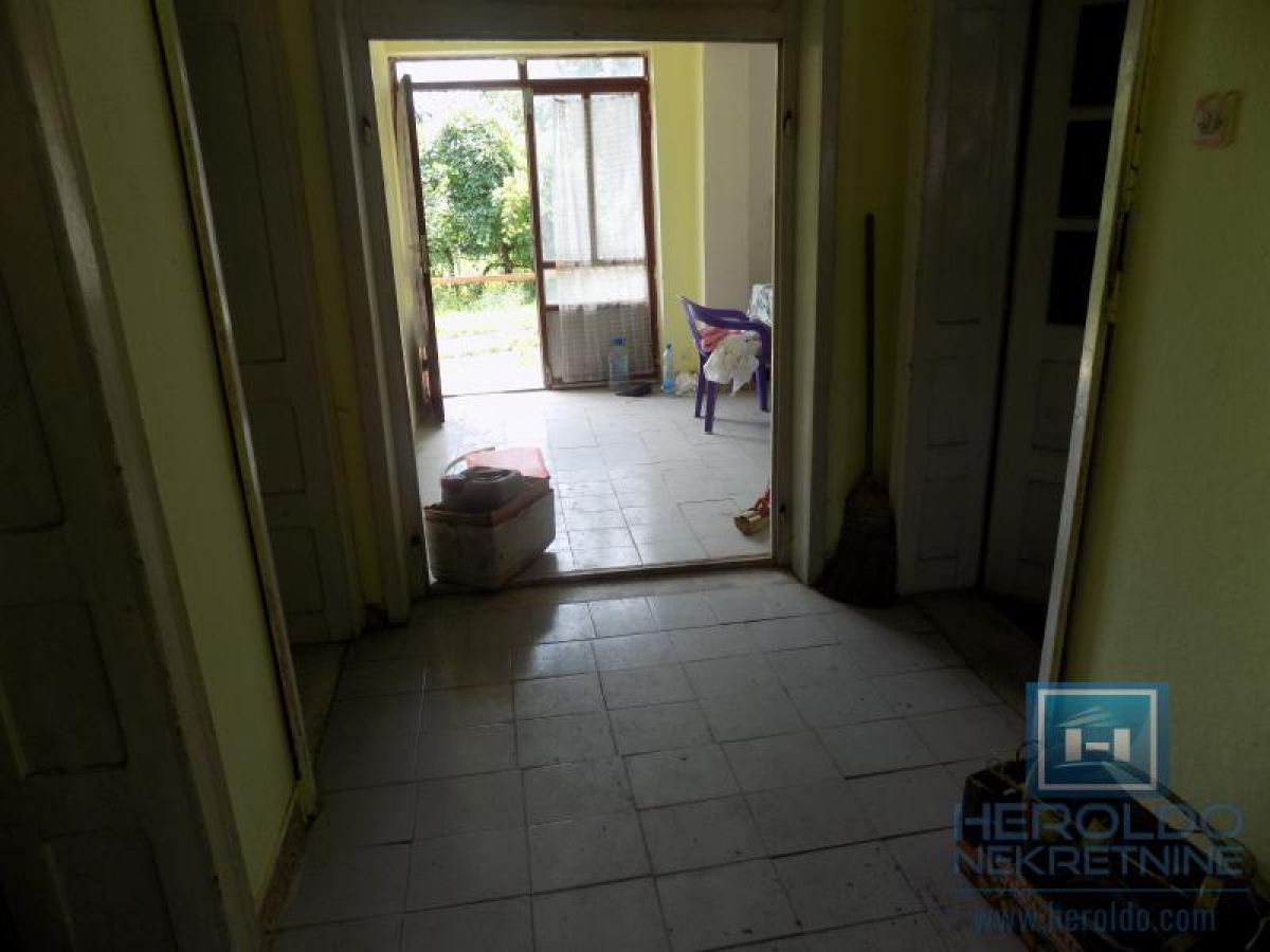 A one-story house for sale in Ćuprija on a plot of 9 ares