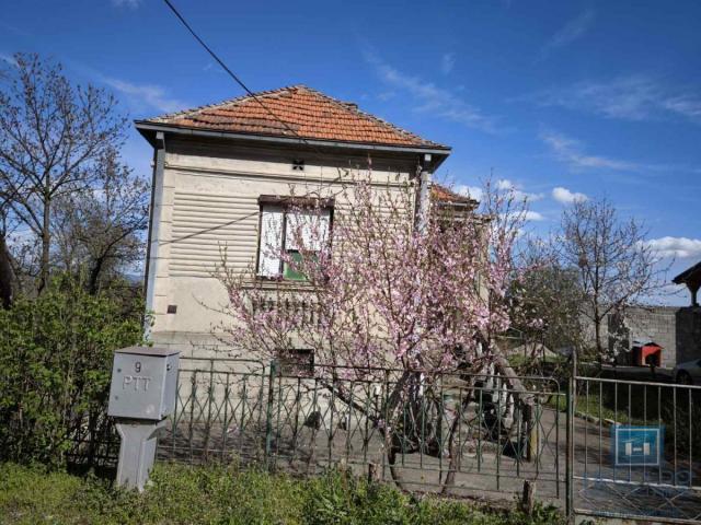 Na prodaju seosko domaćinstvo u Dvorici