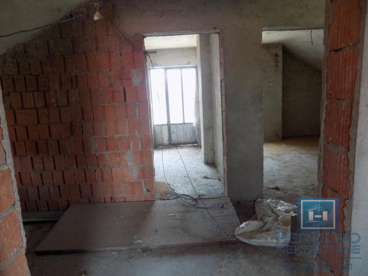 A one-story house for sale in Ćuprija on a plot of 9 ares