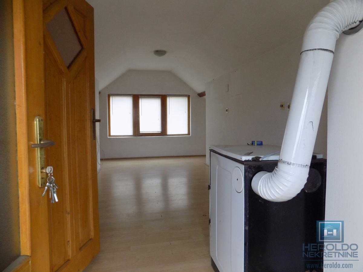 Kuća na prodaju 62m2 + pomoćni objekat od 42m2