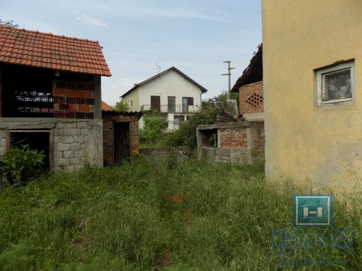 A one-story house for sale in Ćuprija on a plot of 9 ares