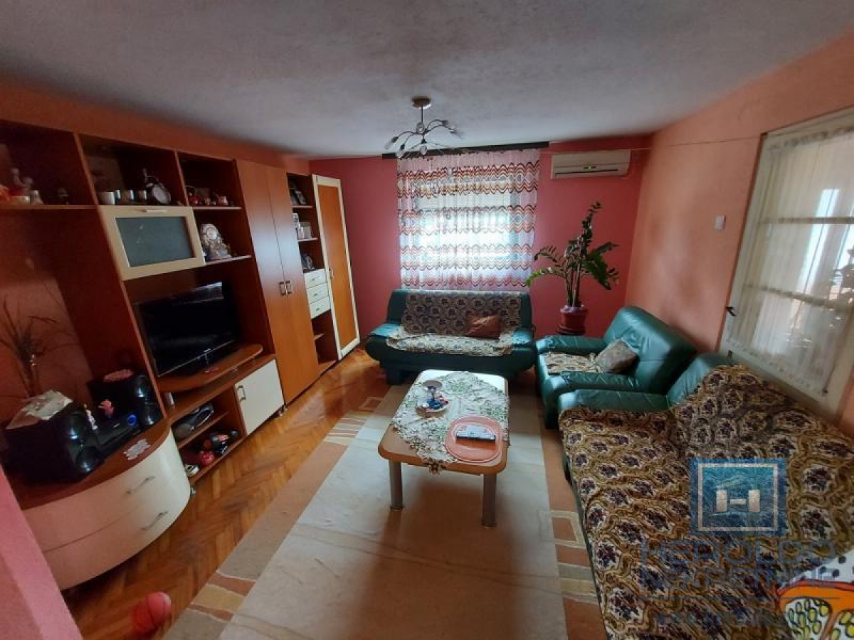 Two houses with a total area of 198m2 on a plot of 8a in the village of Rakitovo