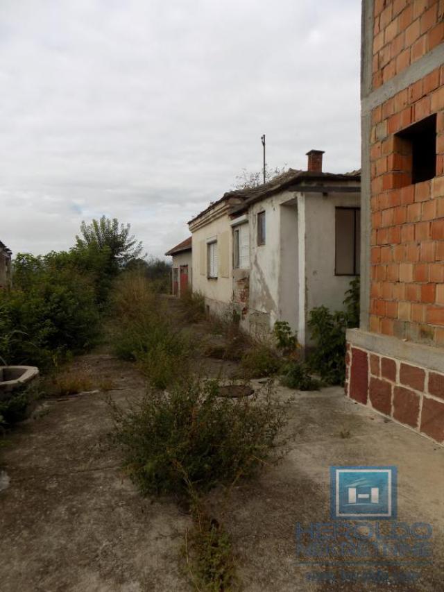 Unfinished house for sale in Ćuprija