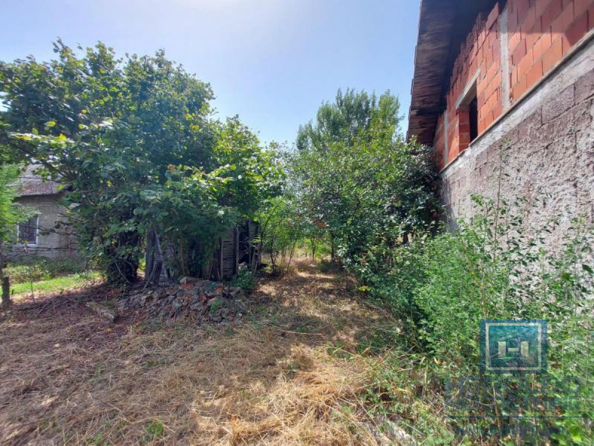 A house with a plot of 18 a.m. in the Panjevački rit settlement