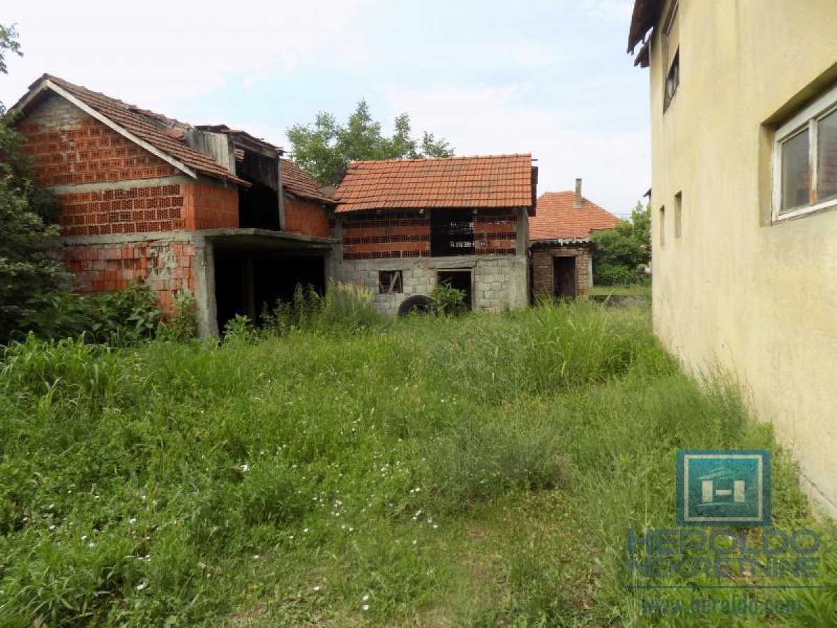 A one-story house for sale in Ćuprija on a plot of 9 ares