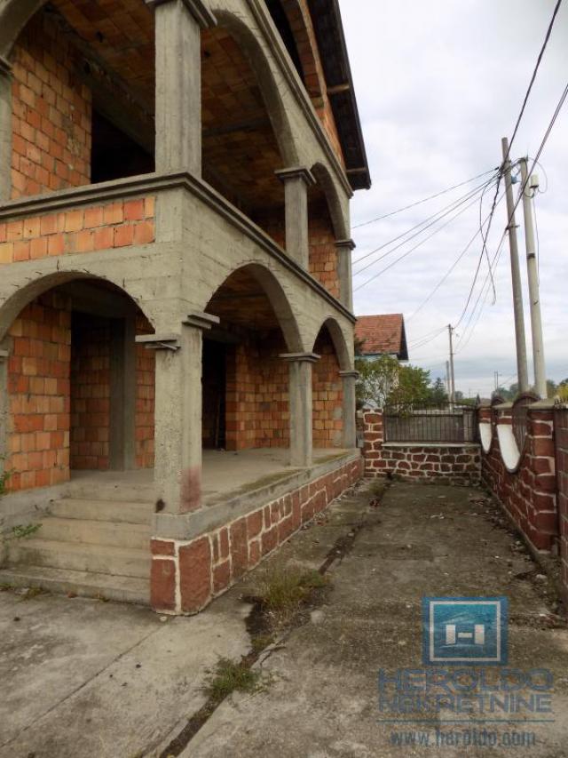 Unfinished house for sale in Ćuprija