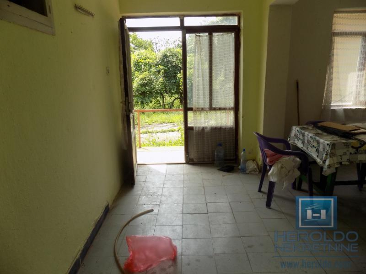 A one-story house for sale in Ćuprija on a plot of 9 ares