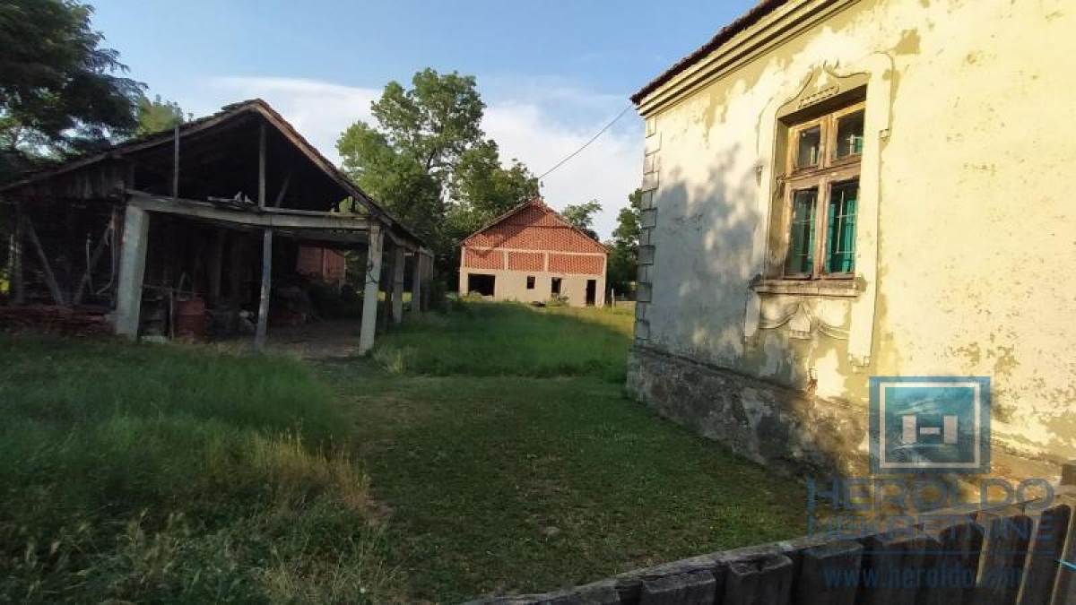 Prelepo, veliko seosko domaćinstvo sa 73 ara okućnice