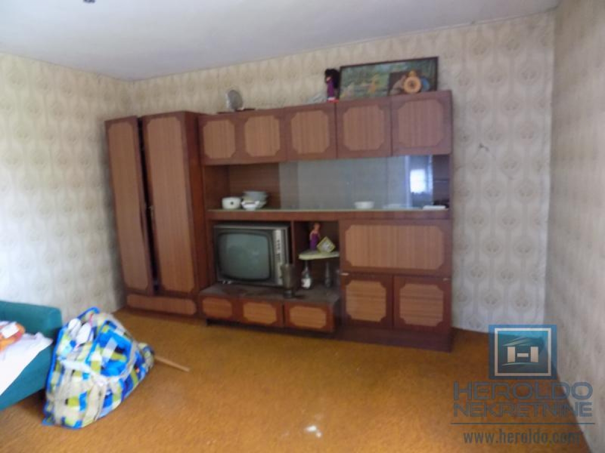 A one-story house for sale in Ćuprija on a plot of 9 ares