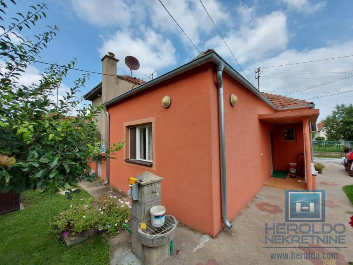 Two houses with a total area of 198m2 on a plot of 8a in the village of Rakitovo