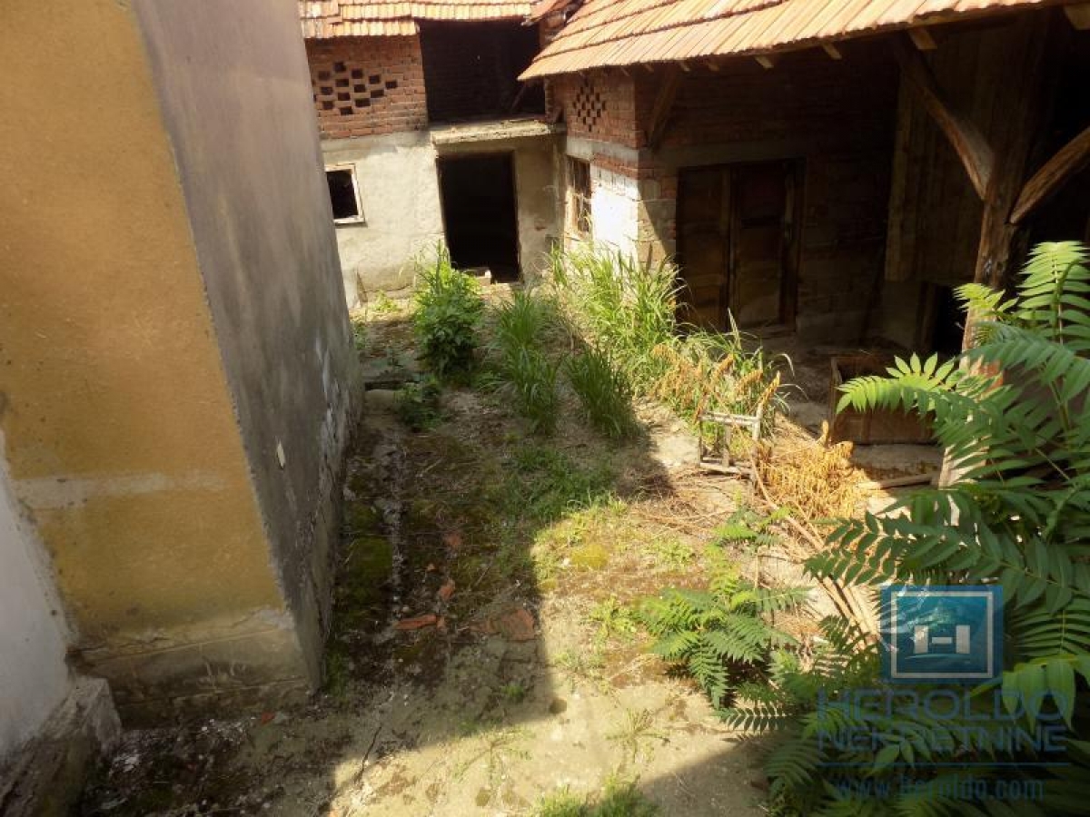 A one-story house for sale in Ćuprija on a plot of 9 ares