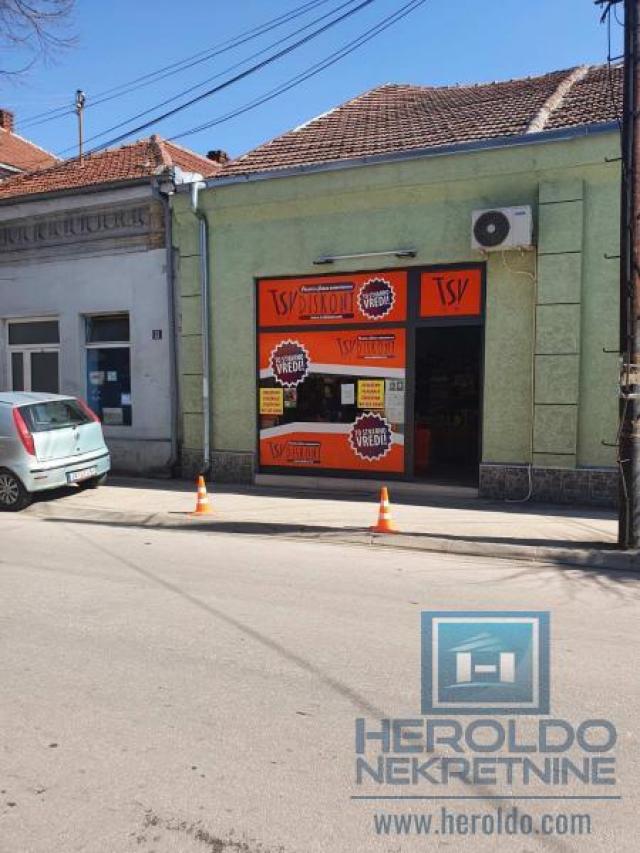 Shop with a shop window, Levač