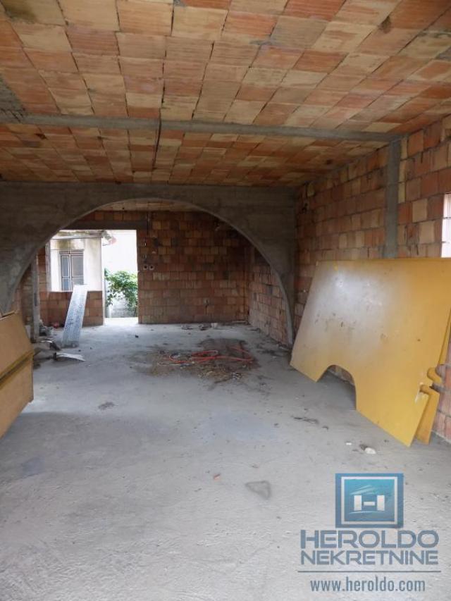 Unfinished house for sale in Ćuprija