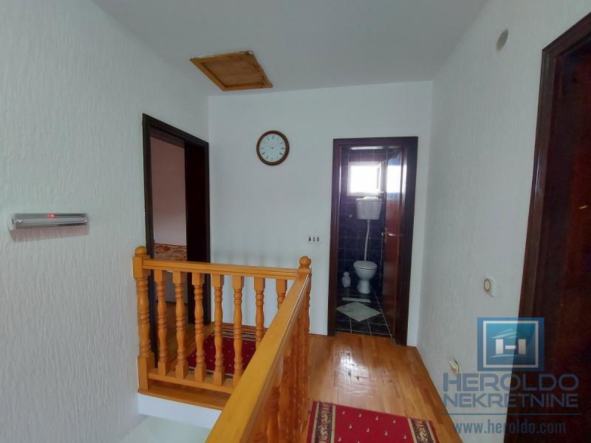 Two houses with a total area of 198m2 on a plot of 8a in the village of Rakitovo