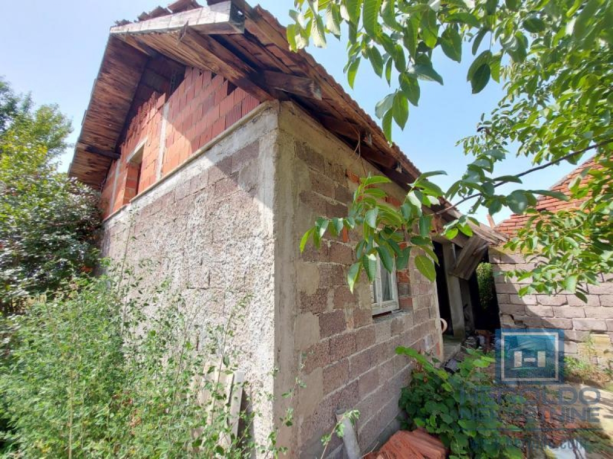 A house with a plot of 18 a.m. in the Panjevački rit settlement