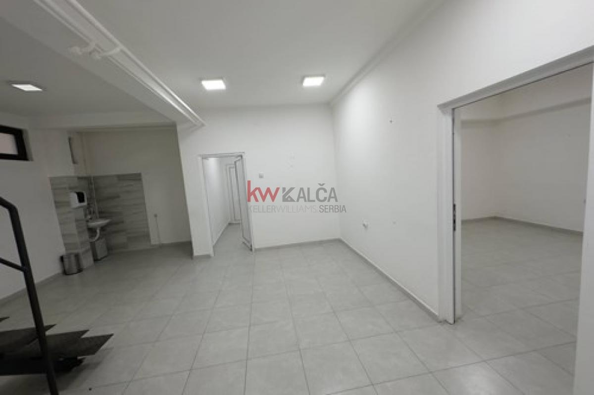 Prodaje se odličan poslovni prostor u  centru Niša od 146m2