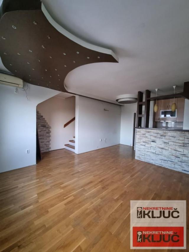 PETROVARADIN, 103 m2, Četvorosoban-Duplex