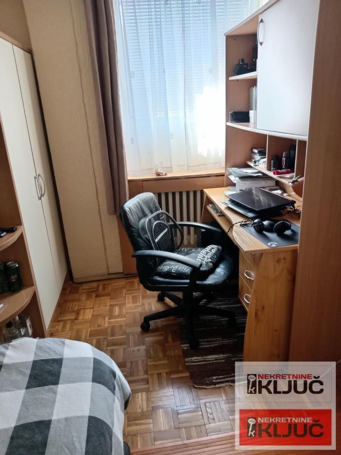 NOVO NASELJE, 84m2 plus terasa, Četvorosoban, Renoviran