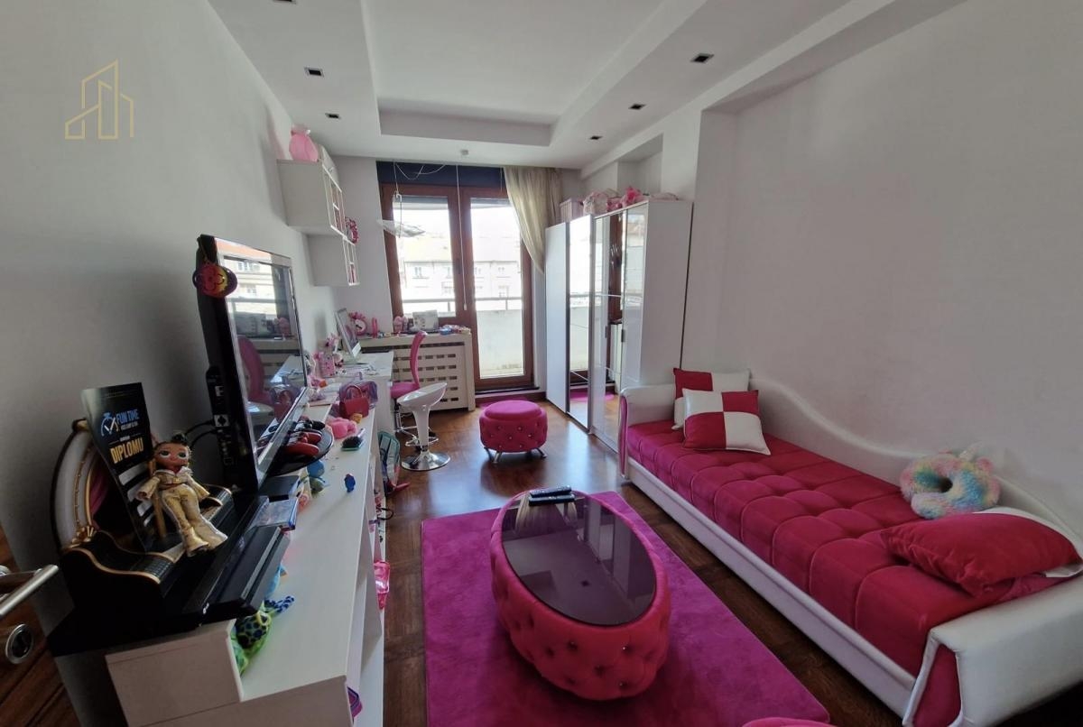 luxury 4-room apartment on Vračar