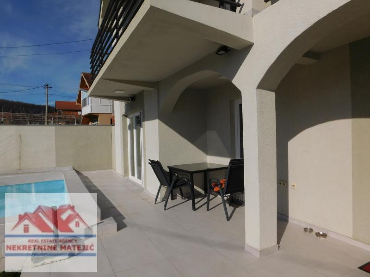 KUĆA, NOVOGRADNJA, 350 M2+5, 5 ARI PLACA, ĆAVA, CENA – 145. 000 E