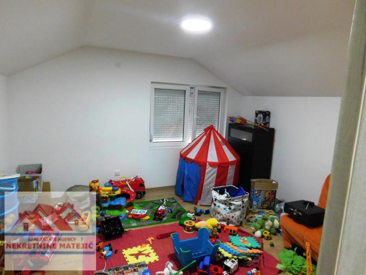 KUĆA 160M2 NOVOGRADNJA+5, 4 ARA PLACA-BRESNICA --150. 000 E