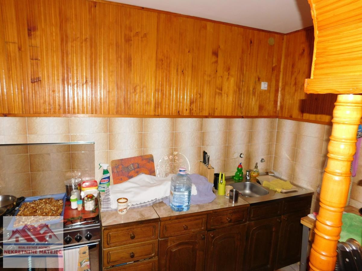 KUĆA, BRESNICA, 250 M2, PLAC 7, 8 A, CENA - 160. 000E