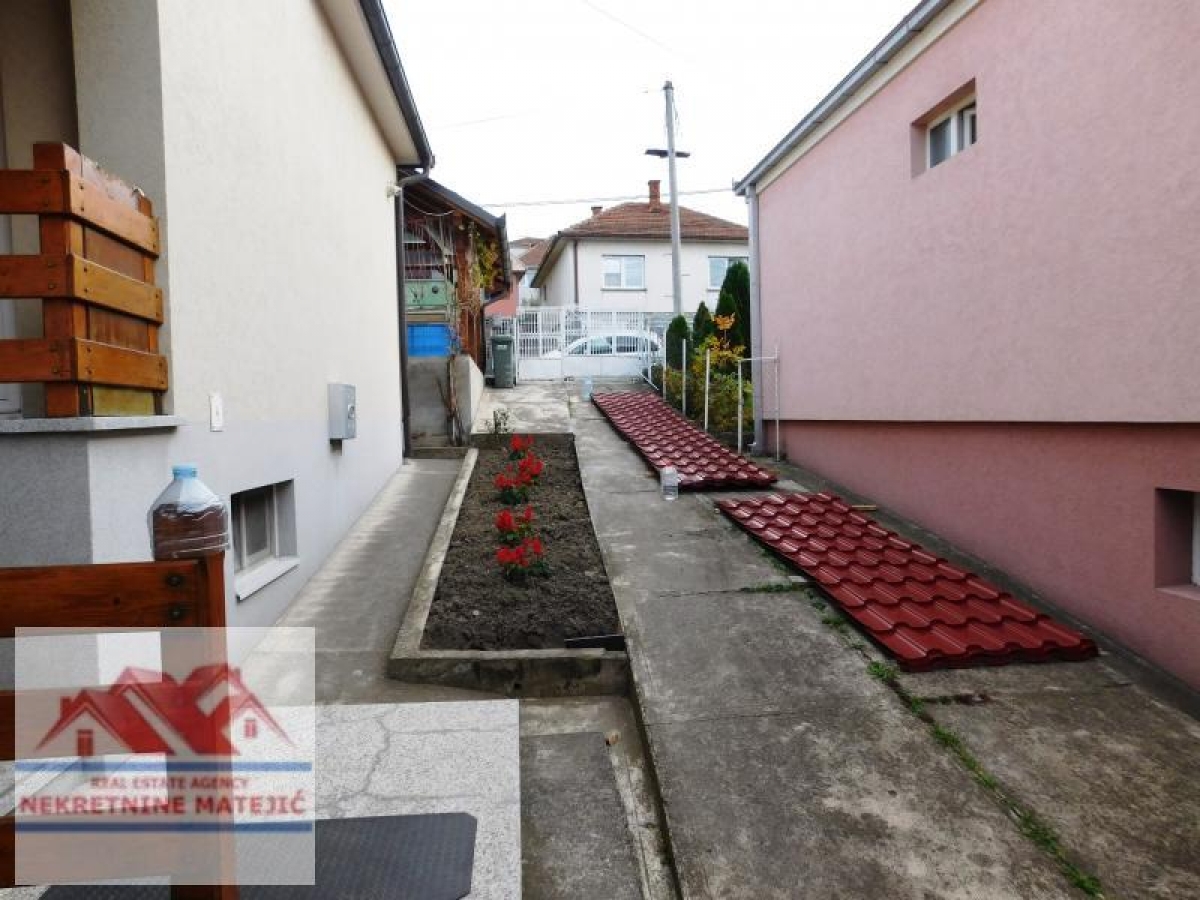 KUĆA 160M2 NOVOGRADNJA+5, 4 ARA PLACA-BRESNICA --150. 000 E