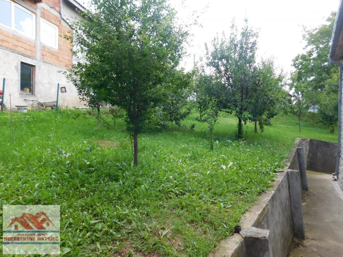 KUĆA, BRESNICA, 250 M2, PLAC 7, 8 A, CENA - 160. 000E