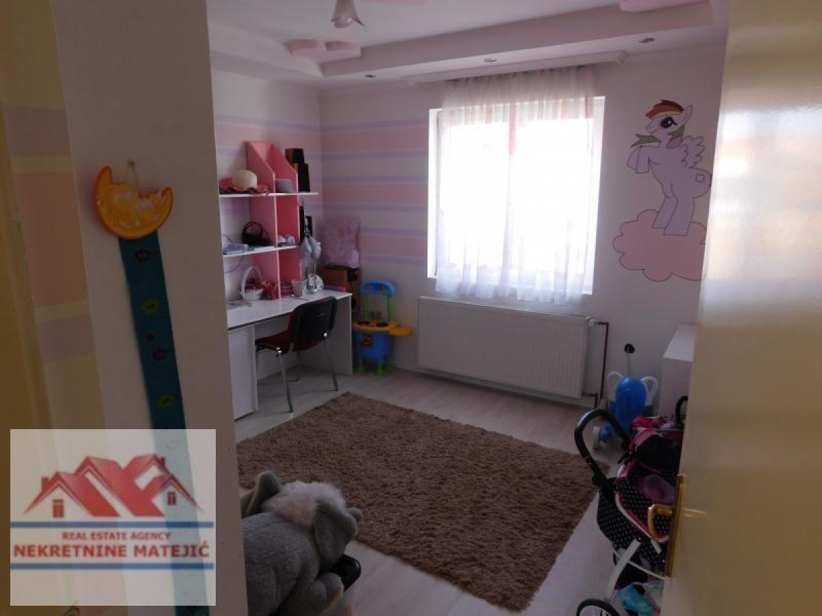 KUĆA, NOVOGRADNJA, 350 M2+5, 5 ARI PLACA, ĆAVA, CENA – 145. 000 E