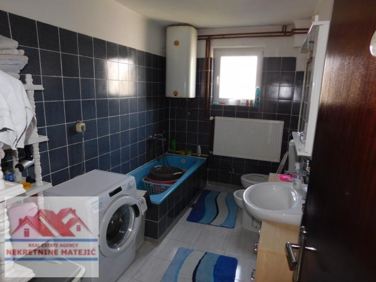 KUĆA, NOVOGRADNJA, 350 M2+5, 5 ARI PLACA, ĆAVA, CENA – 145. 000 E